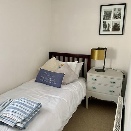 Marine Cottage Уитстейбъл Екстериор снимка