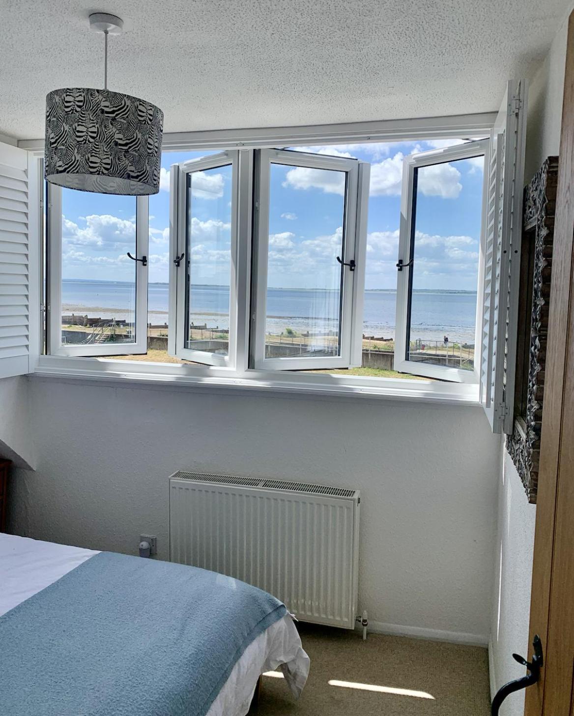 Marine Cottage Уитстейбъл Екстериор снимка